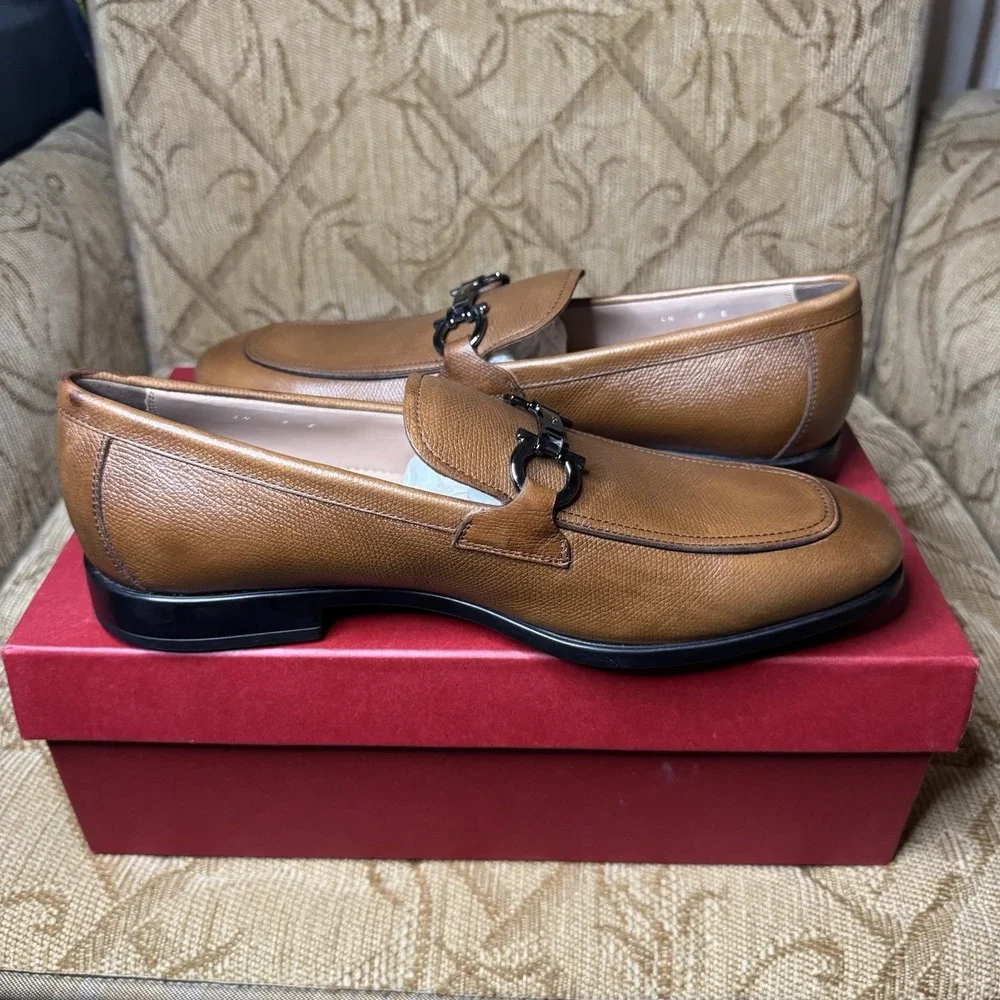 Salvatore Ferragamo new but
